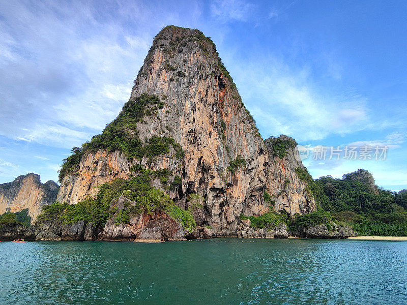 泰国甲米省Ao Phra Nang湾的石灰岩悬崖
